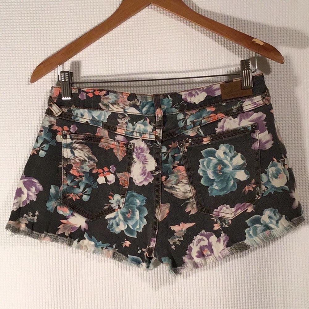 Vintage Havana Shorts - Picture 2 of 4